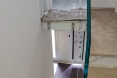 Parapetto scala con borchie acciaio e vetro - Pianoro
